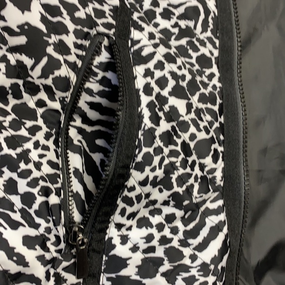 NWOT: LAURA ASHLEY Black/White Vest Size: Large - Picture 16 of 17